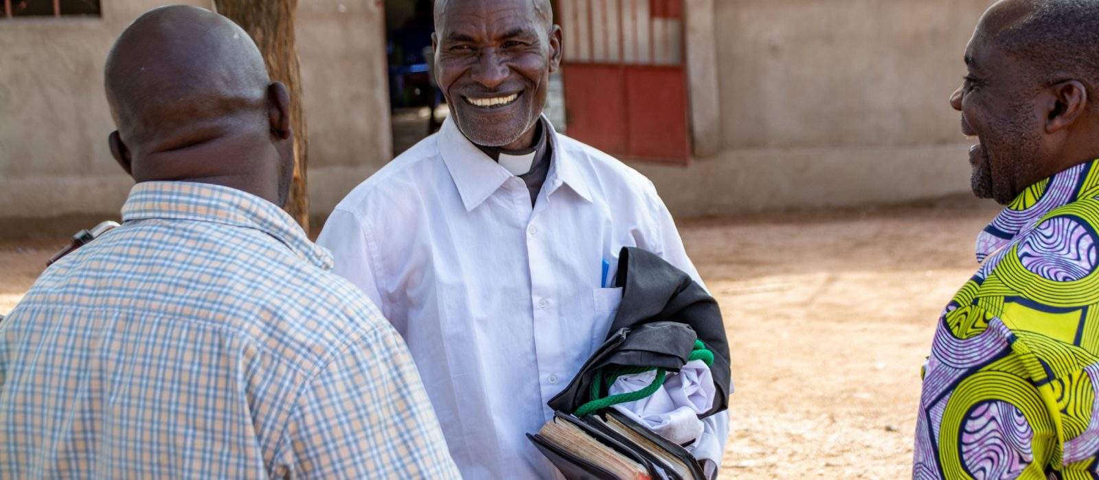Reverend Mathayo Mika interacts with church members in Dodoma, Tanzania, on 16 January 2022.Tearfund Canada, through its Church-based Community Transformation, provides training in conservation agriculture and savings groups to farmers and their families.